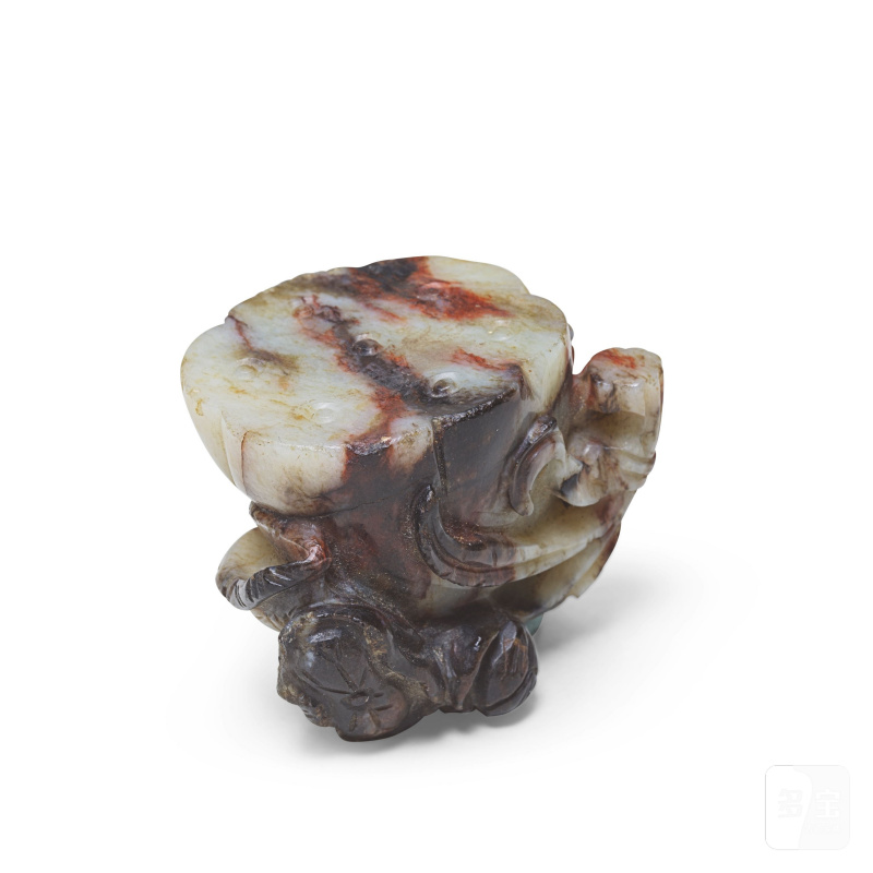 十八/十九世紀 褐玉雕蓮形把件 | A CREAM AND BROWN JADE LOTUS CARVING - 图4